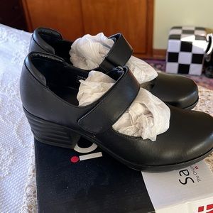 Women’s shoes Sanita dress shoes.  Ultimate in comfort and style size 9